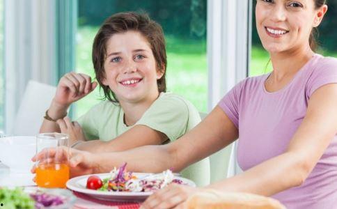 幸福一家人吃瓜网盘,瓜网盘里的温馨时光