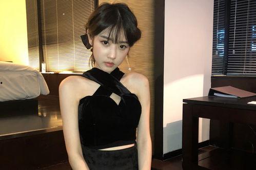 抖音网红女主播吃瓜,抖音女主播带你尝鲜网红吃瓜盛宴