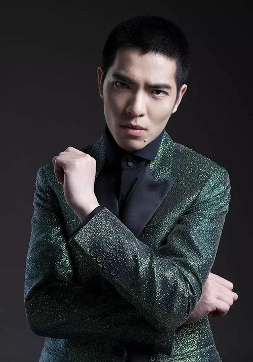 网红驯鹿吃瓜是真的吗还是假的,真相揭秘，是炒作还是真实事件？