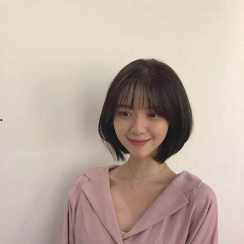 短头发女生网红吃瓜,短发女神网红的瓜田奇遇记